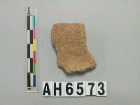 藏品(淺褐色夾砂陶口緣)的圖片